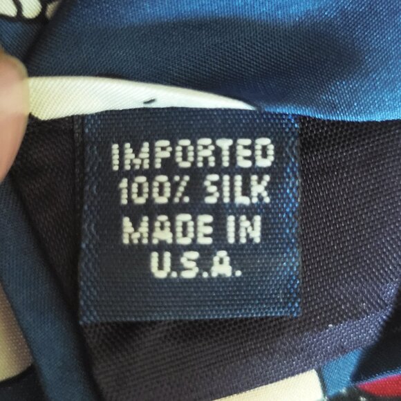 Peanuts ~ Charlie and Snoopy Necktie ~ Excellent Condition - Picture 5 of 7